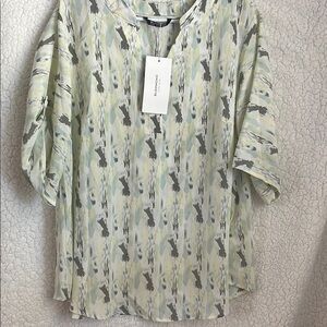 😻WOMENS BloomChic Abstract Print Blouse - Green and Gray